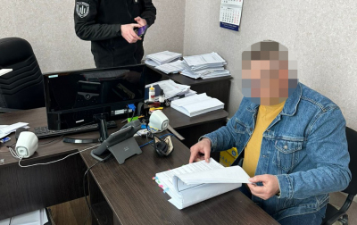 According to the materials of the SBI, an official of The State Service of Ukraine on Food Safety and Consumer Protection who "was trading " export veterinary certificates will be judged